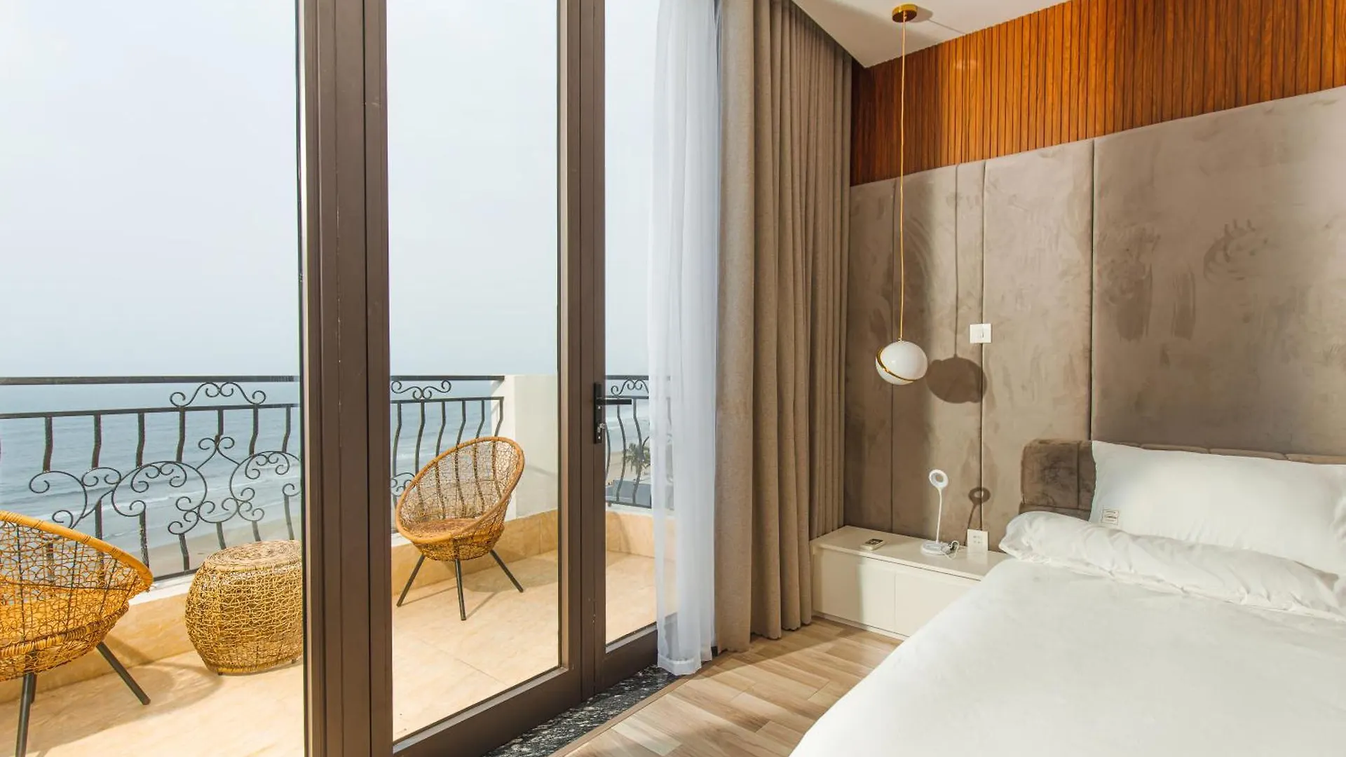 Hotel Mercury Beach Danang